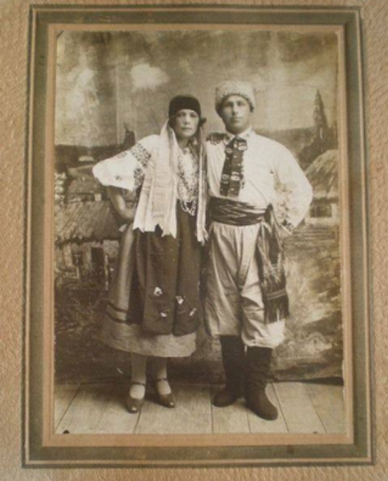 Дивіться, які вишиванки носили на Донбасі понад 100 років тому (фото)